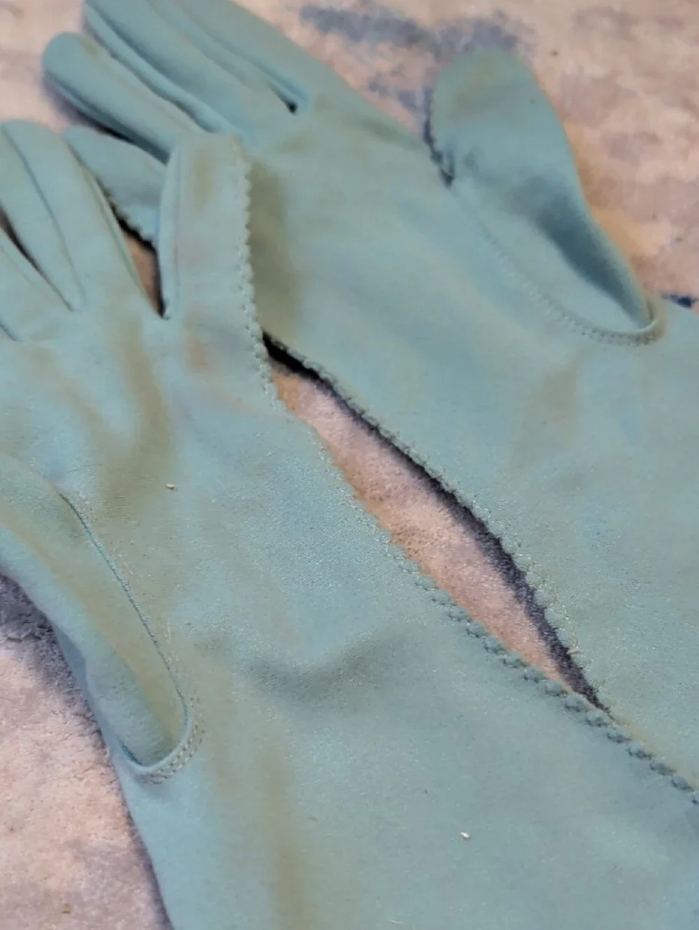 Vintage Women's Light Blue Gloves - Classic Elegant Style